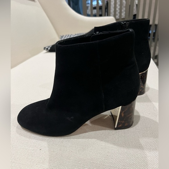 Ann Taylor size 6 Velvet Booties with accent heel Preowned - Picture 6 of 7